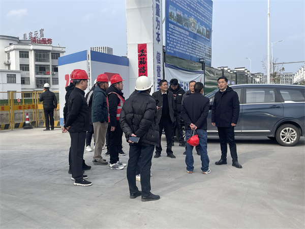 2月5日，县长王奇勇带队调研新徽商创业基地一期一标段项目春节后复工复产工作，乐鱼官方端网站登录入口-乐鱼(中国)
总经理潘楷金陪同调研。.jpg