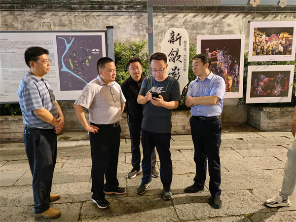 9月11日，汪凯书记夜间调研古城三期项目，对部分节点提升进行指导，乐鱼官方端网站登录入口-乐鱼(中国)
党委书记、董事长洪筱明，副总经理张高峰陪同调研。.jpg